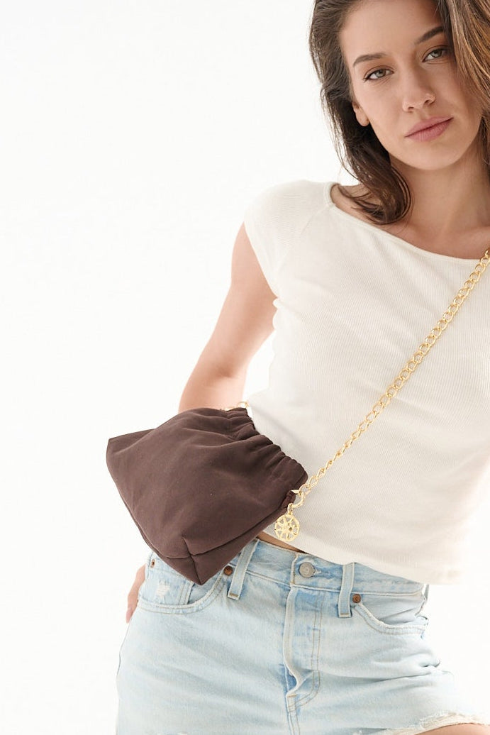 Éclair chain bag in chocolate