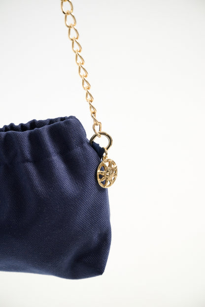 Éclair chain bag in navy